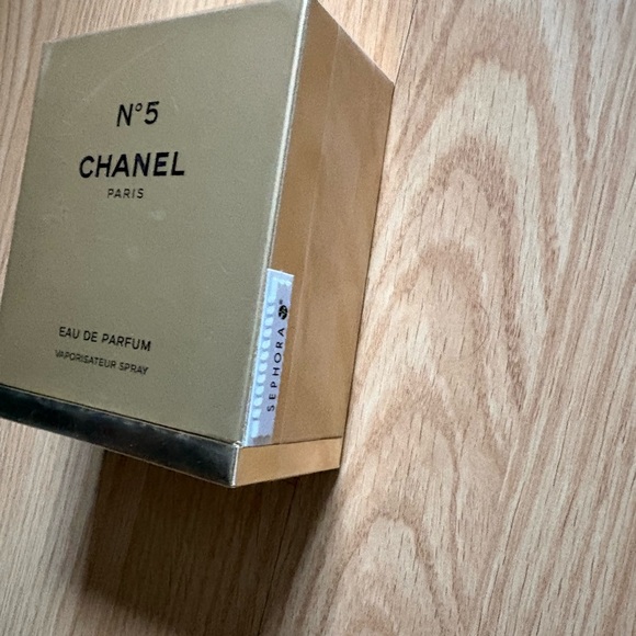 CHANEL No. 5 Eau de Parfum in Gold Box limited edition - Picture 2 of 8